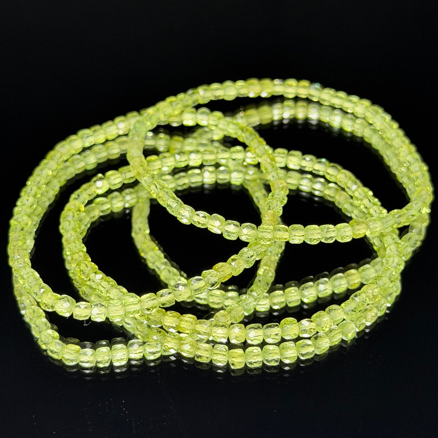 ペリドット(橄欖石) ブレスレット 5A 内周16㎝ 約3.1mm×3.0mm