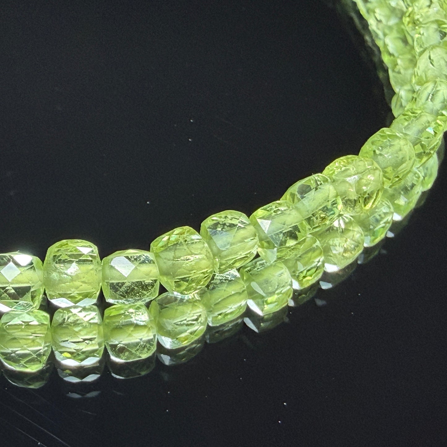 ペリドット(橄欖石) ブレスレット 5A 内周16㎝ 約3.1mm×3.0mm
