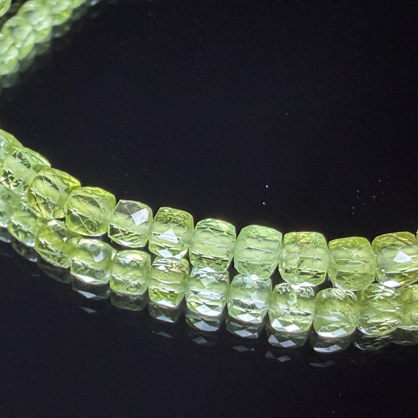 ペリドット(橄欖石) ブレスレット 5A 内周16㎝ 約3.1mm×3.0mm
