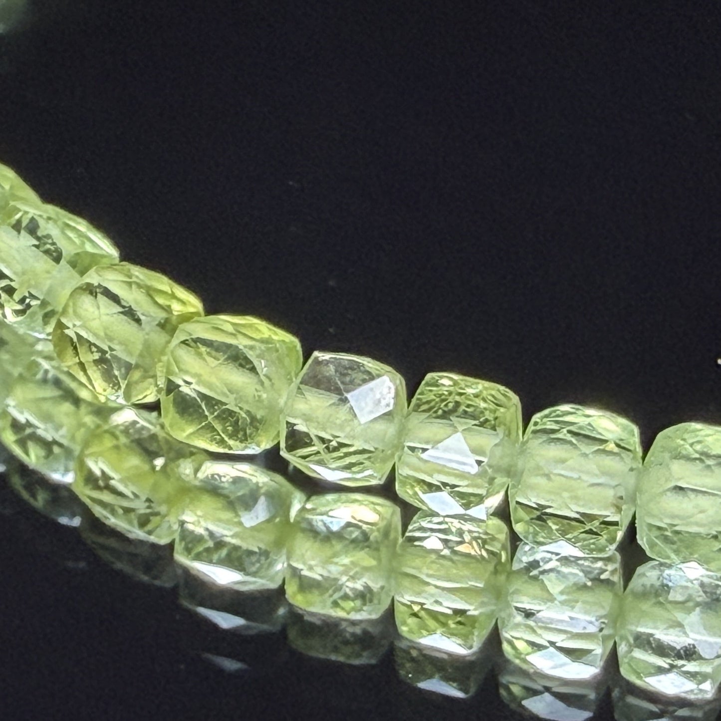 ペリドット(橄欖石) ブレスレット 5A 内周16㎝ 約3.1mm×3.0mm
