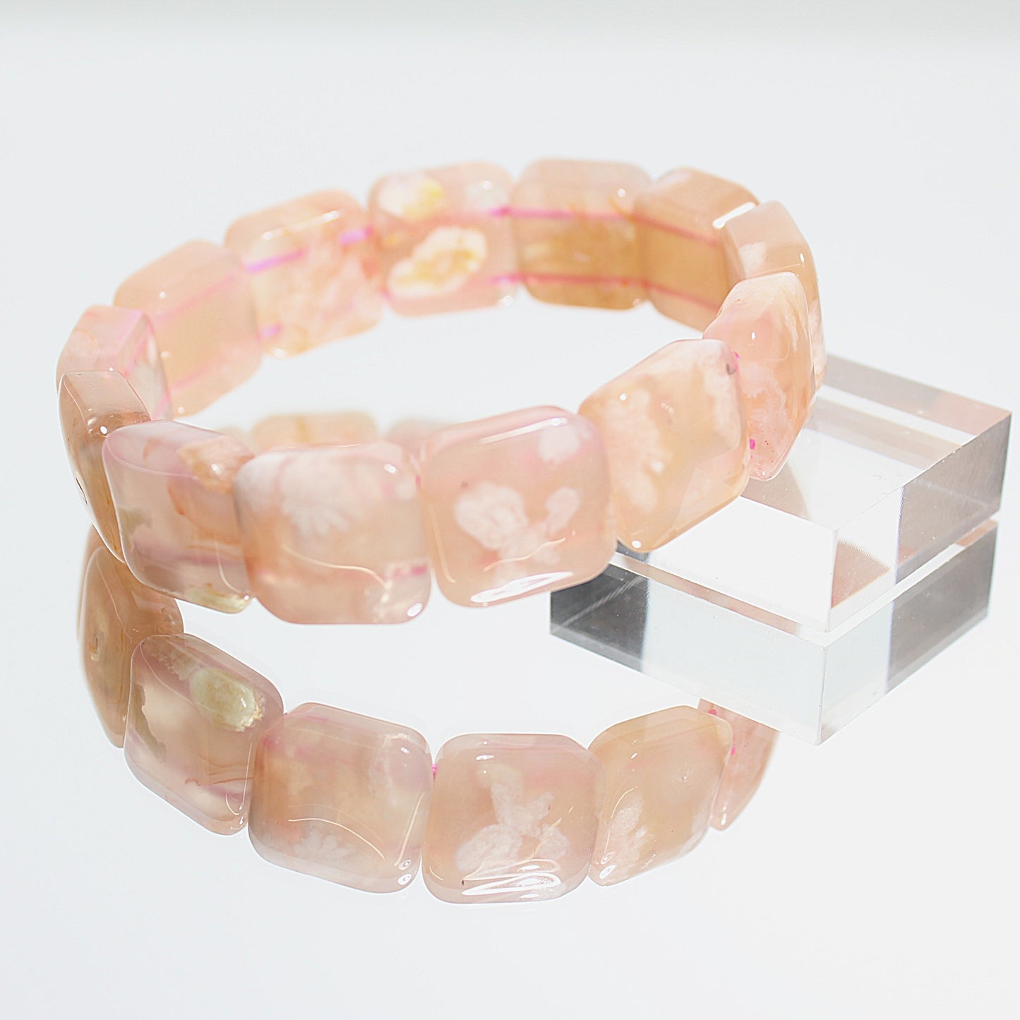 桜アゲートバングル 4A マダガスカル産 内周16.5㎝ 約15.4mm×15.4mm