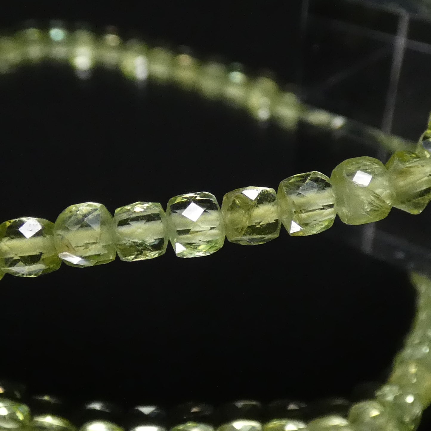 ペリドット(橄欖石) ブレスレット 5A 内周16㎝ 約3.1mm×3.0mm