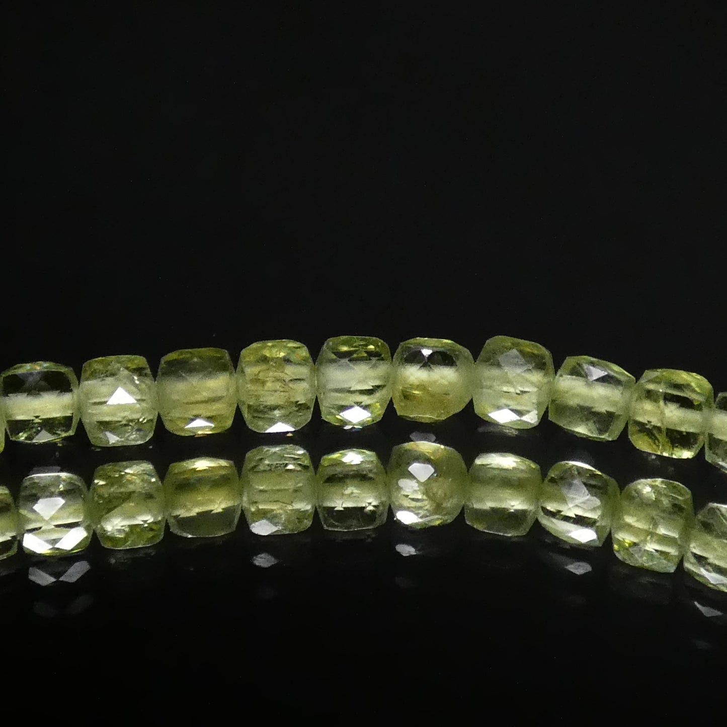 ペリドット(橄欖石) ブレスレット 5A 内周16㎝ 約3.1mm×3.0mm