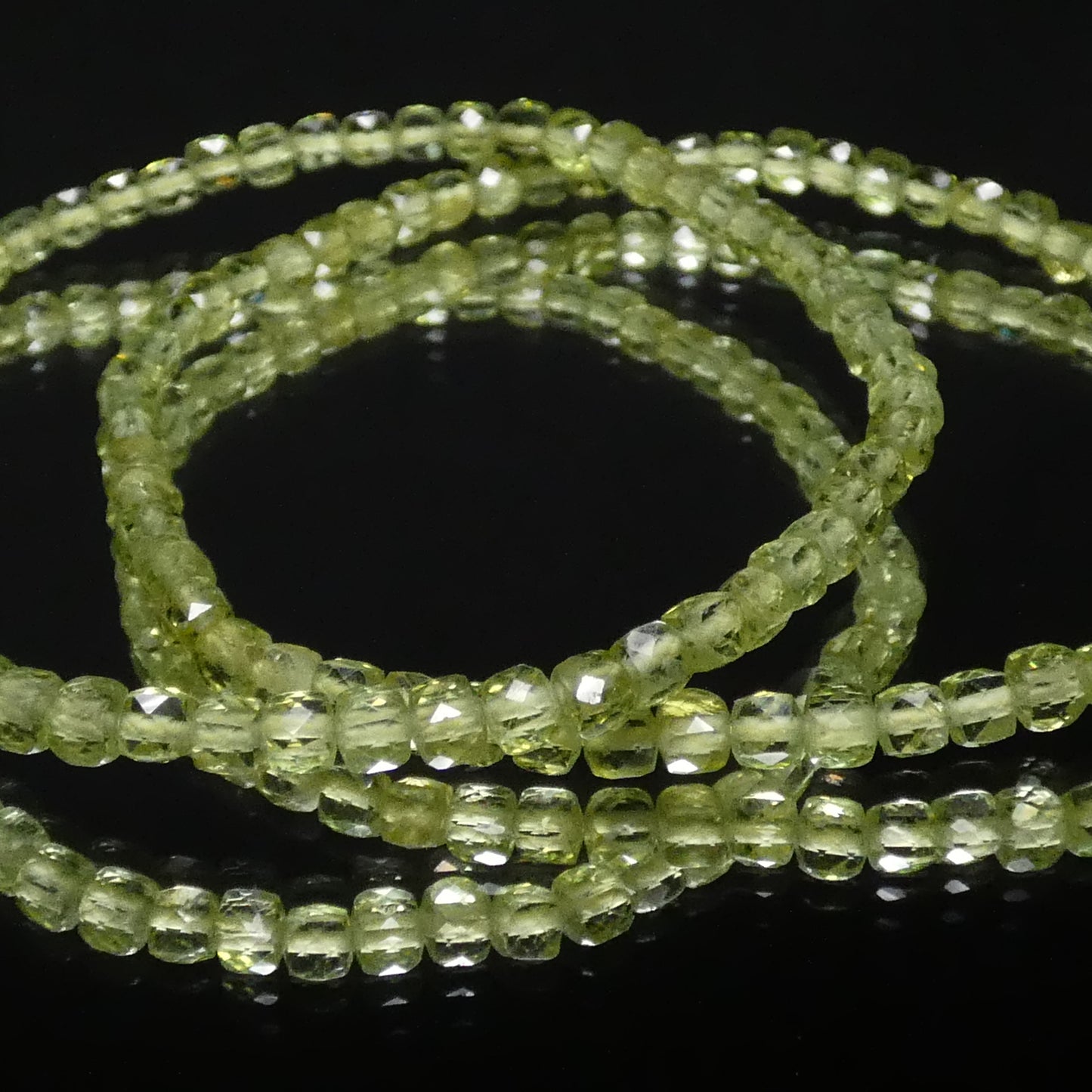 ペリドット(橄欖石) ブレスレット 5A 内周16㎝ 約3.1mm×3.0mm