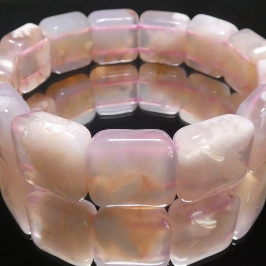 桜アゲートバングル 4A マダガスカル産 内周16.5㎝ 約15.4mm×15.4mm
