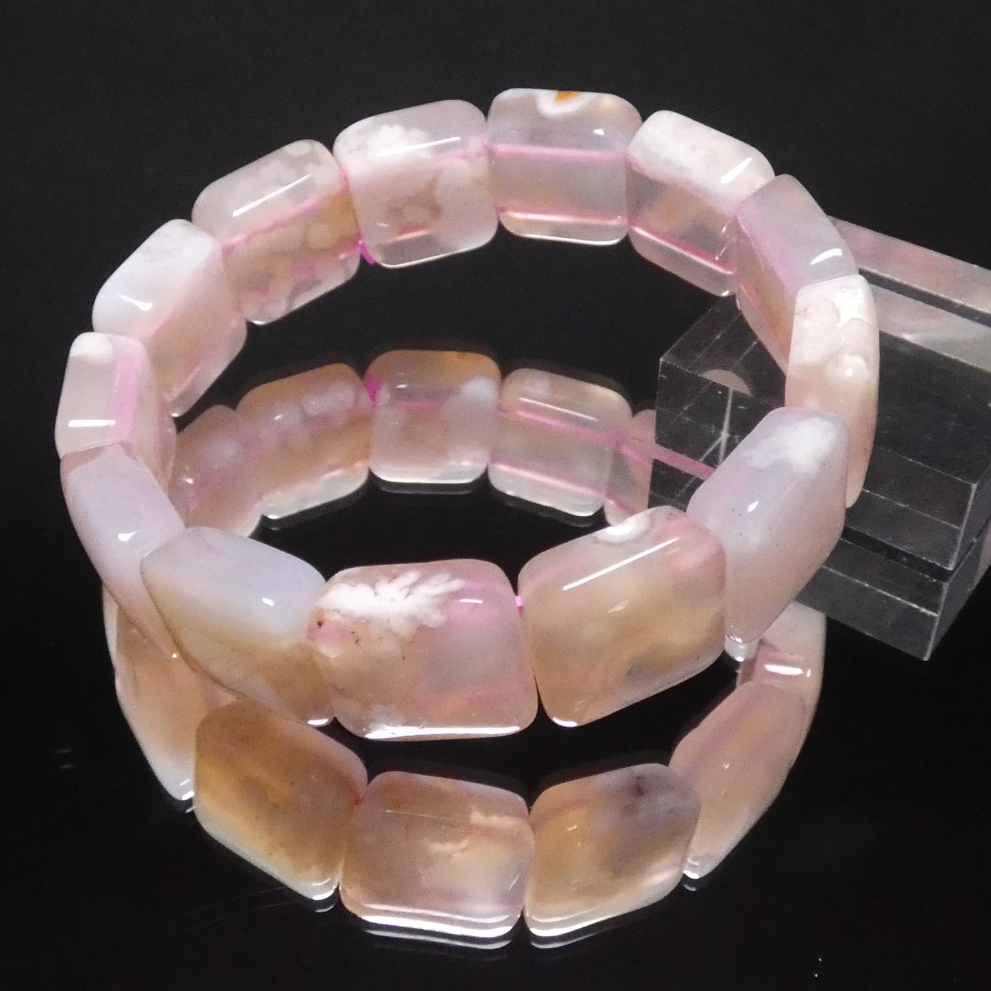 桜アゲートバングル 4A マダガスカル産 内周16.5㎝ 約15.4mm×15.4mm