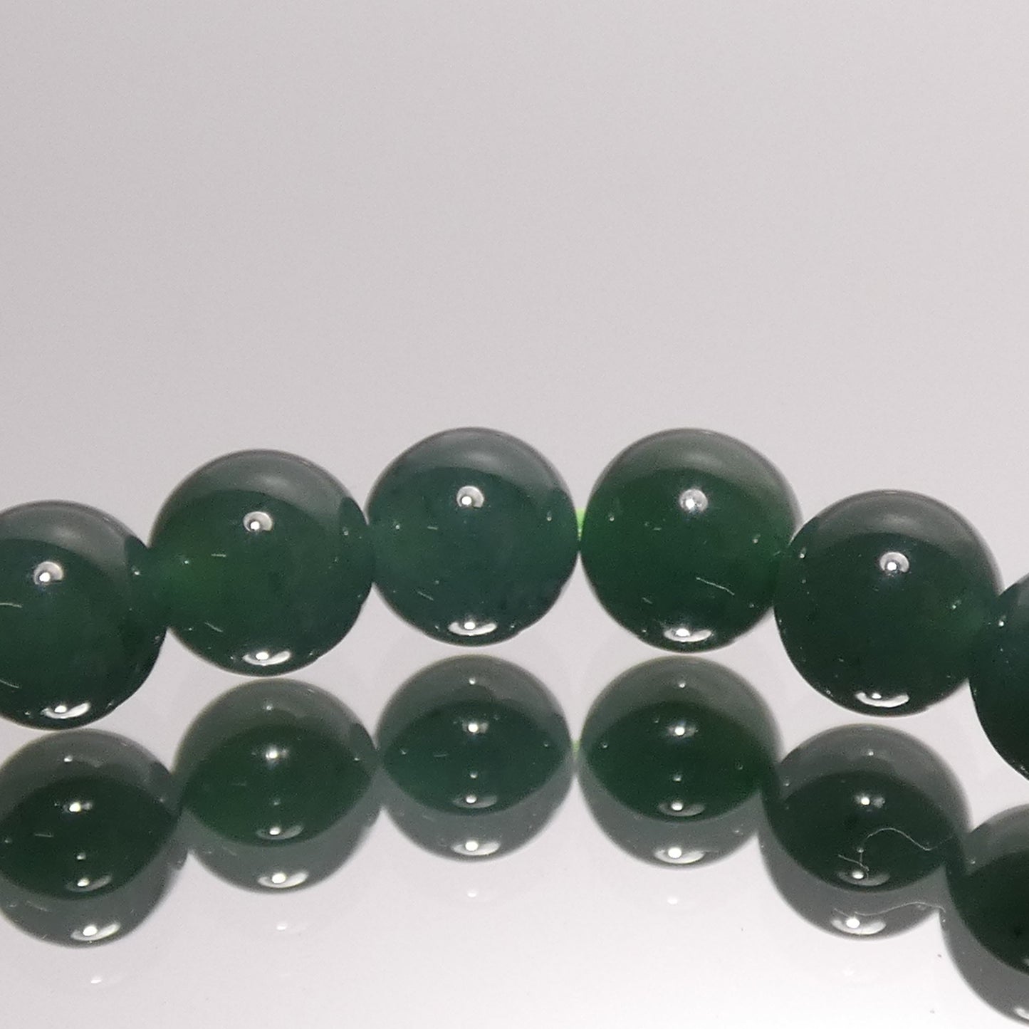 天然ヒスイ ブレスレット グアテマラ産 5A 内周15.5㎝ 直径約6mm【B1106】