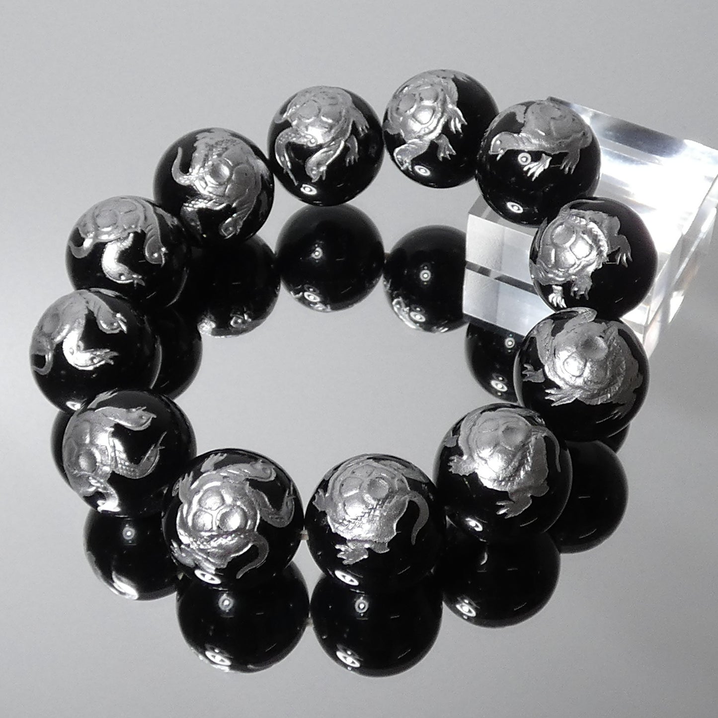 オニキス極上彫刻 ブレスレット 北の神 玄武(亀) 内周16㎝ 直径約18mm【B2158】