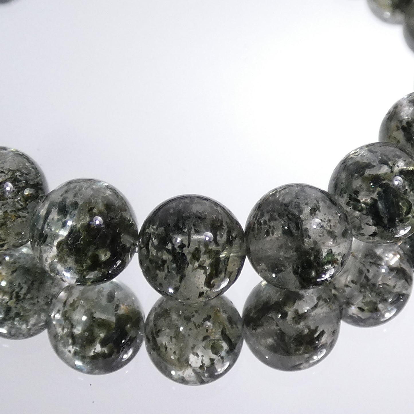 グリーンマイカ水晶 ブレスレット 4A 内周15.5㎝ 直径約7.5mm【B3131】