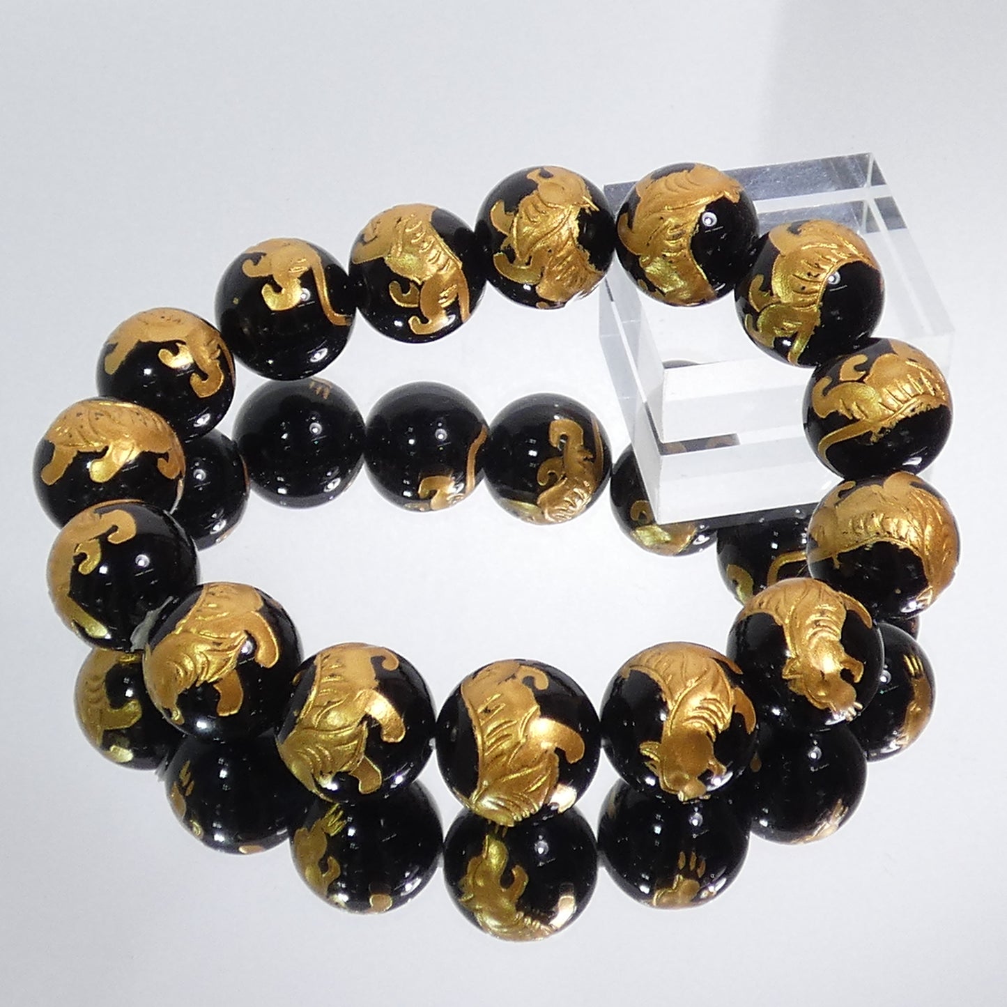 オニキス極上彫刻 西の神(白虎) ブレスレット 内周16.5㎝ 直径約14mm【B3544】