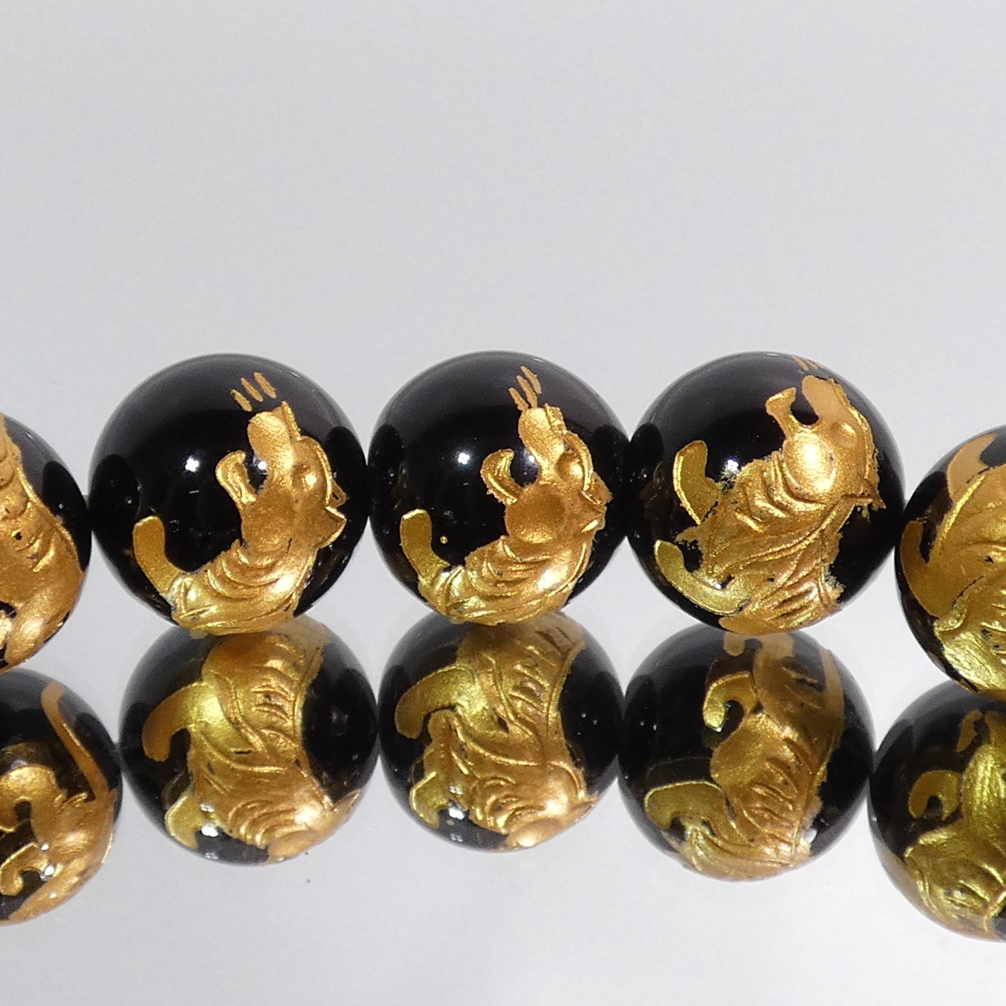オニキス極上彫刻 西の神(白虎) ブレスレット 内周16.5㎝ 直径約14mm【B3544】