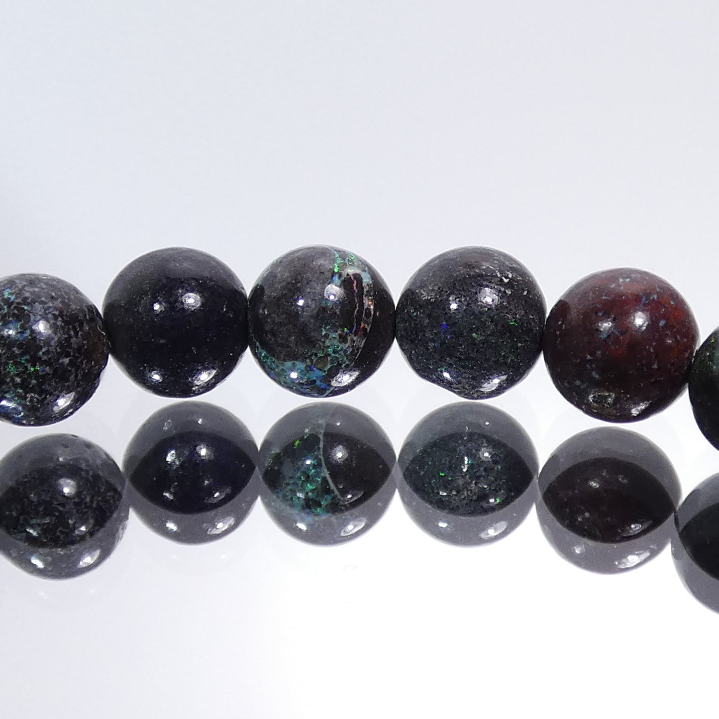 ブラックオパール ブレスレット オーストラリア産 4A 内周16㎝ 直径約6.0mm【B0018】