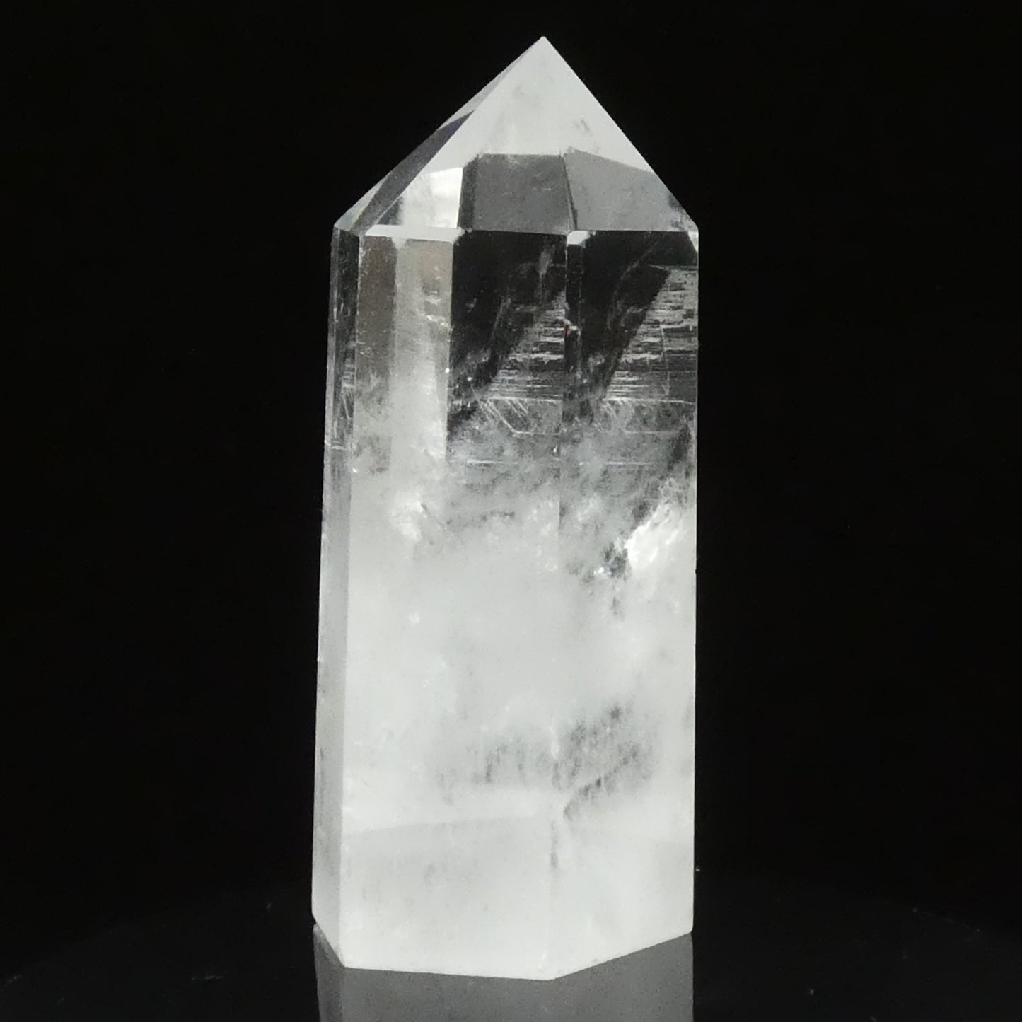 水晶ポイント ブラジル産 高さ約8.2cm 幅約3.6㎝ 奥行約3.4㎝ 約143g【G0106】