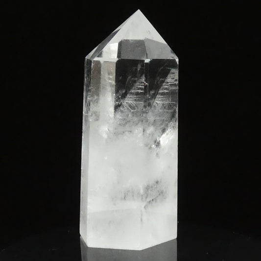 水晶ポイント ブラジル産 高さ約8.2cm 幅約3.6㎝ 奥行約3.4㎝ 約143g【G0106】
