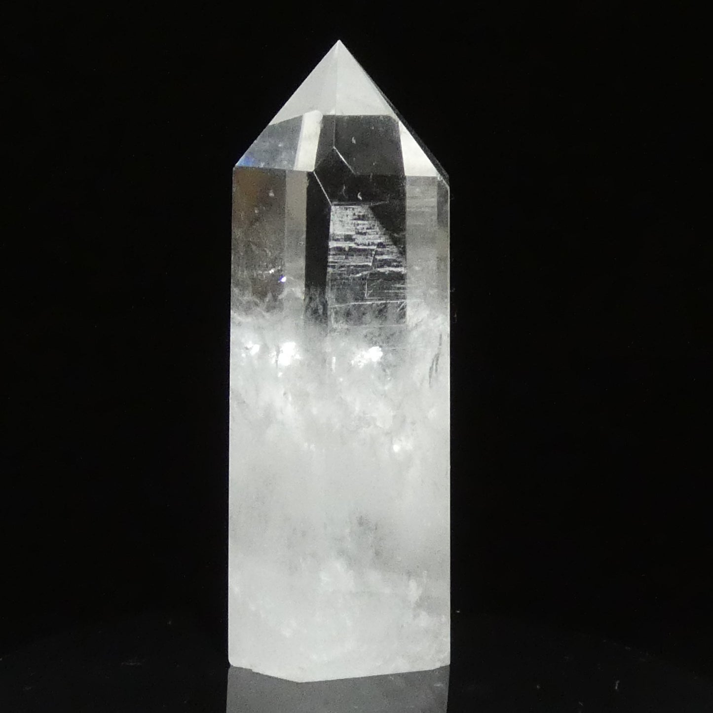 水晶ポイント ブラジル産 高さ約8.2cm 幅約3.6㎝ 奥行約3.4㎝ 約143g【G0106】