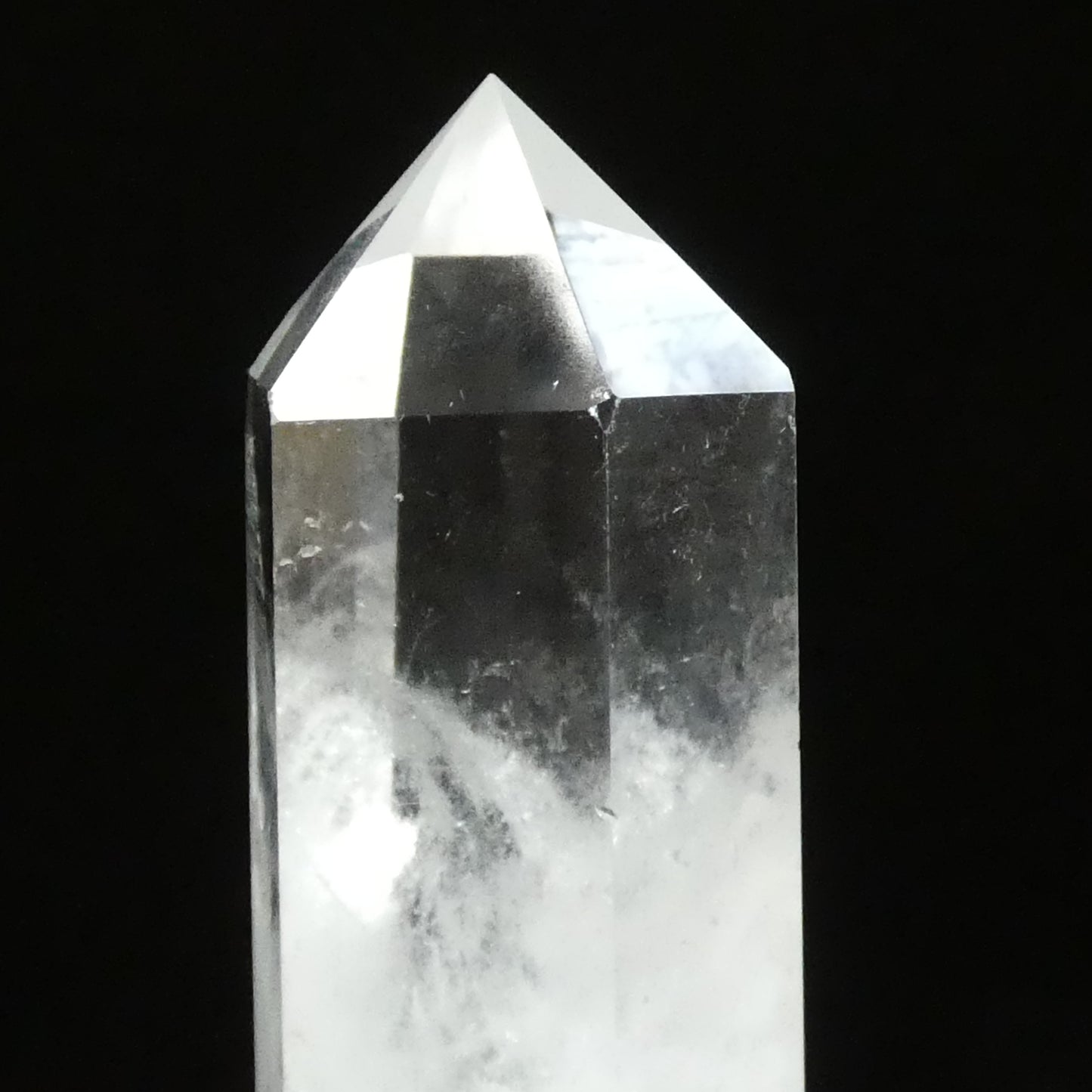 水晶ポイント ブラジル産 高さ約8.2cm 幅約3.6㎝ 奥行約3.4㎝ 約143g【G0106】