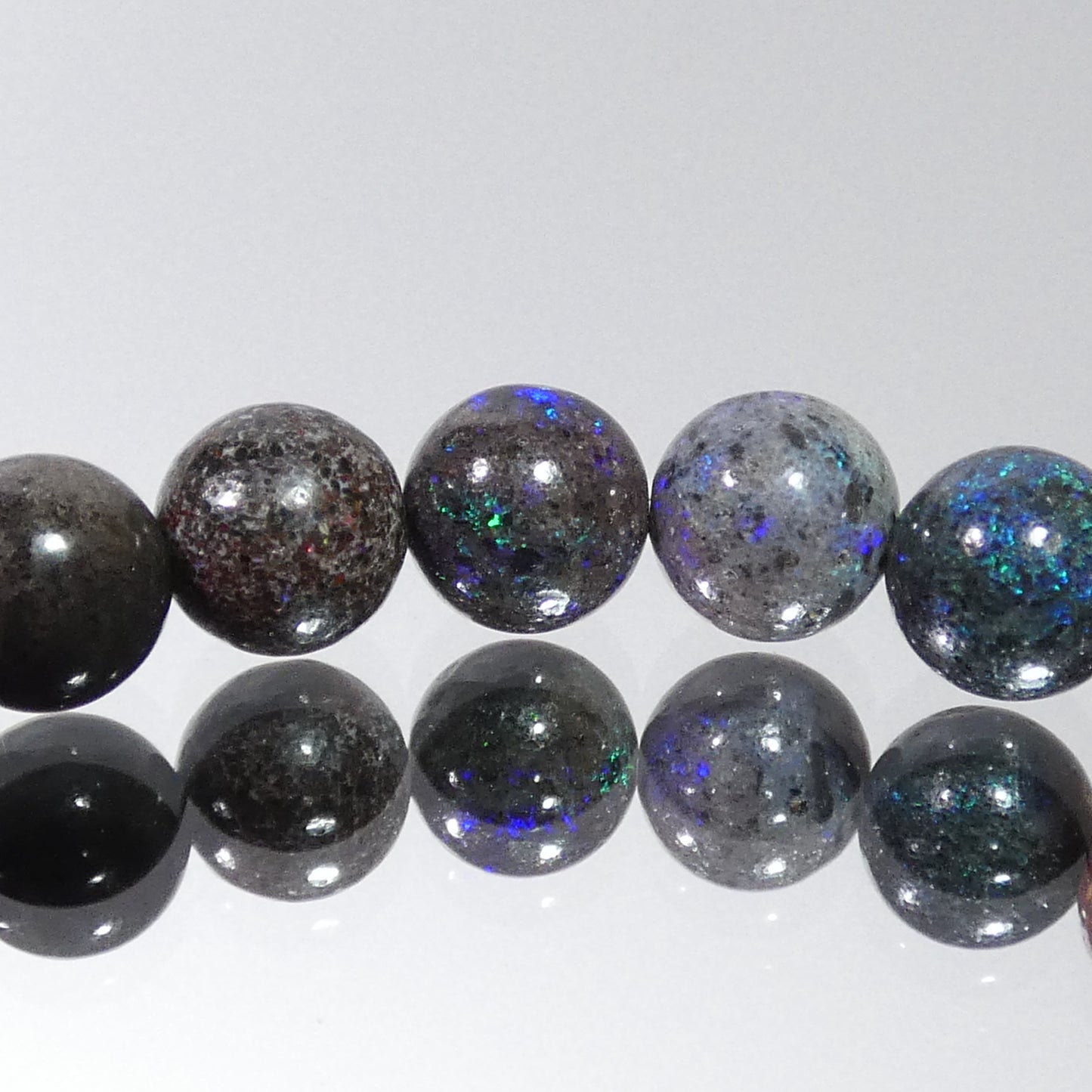 ブラックオパール ブレスレット オーストラリア産 4A 内周15.5㎝ 直径約6.2mm【B0249】