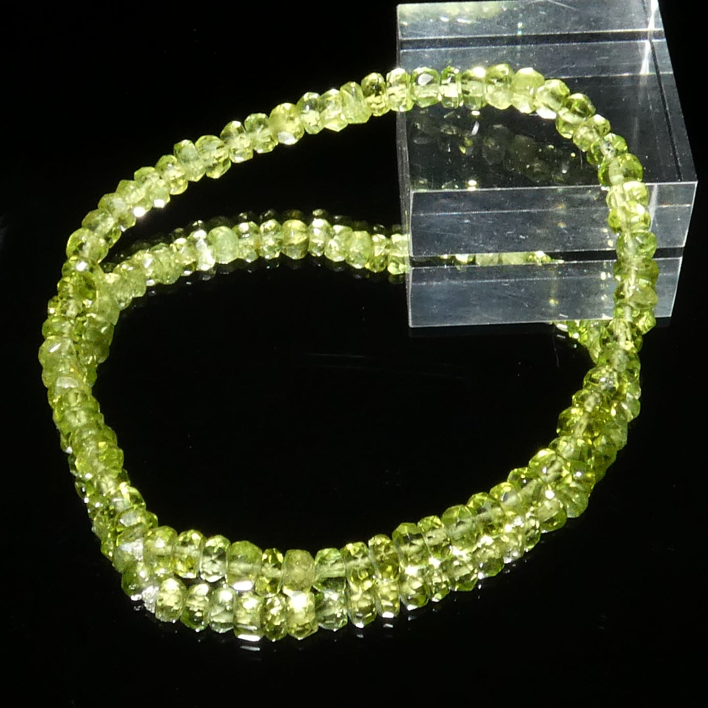 ペリドット(橄欖石) ブレスレット 5A 内周16.5㎝ 直径約4.4mm 【B0230】