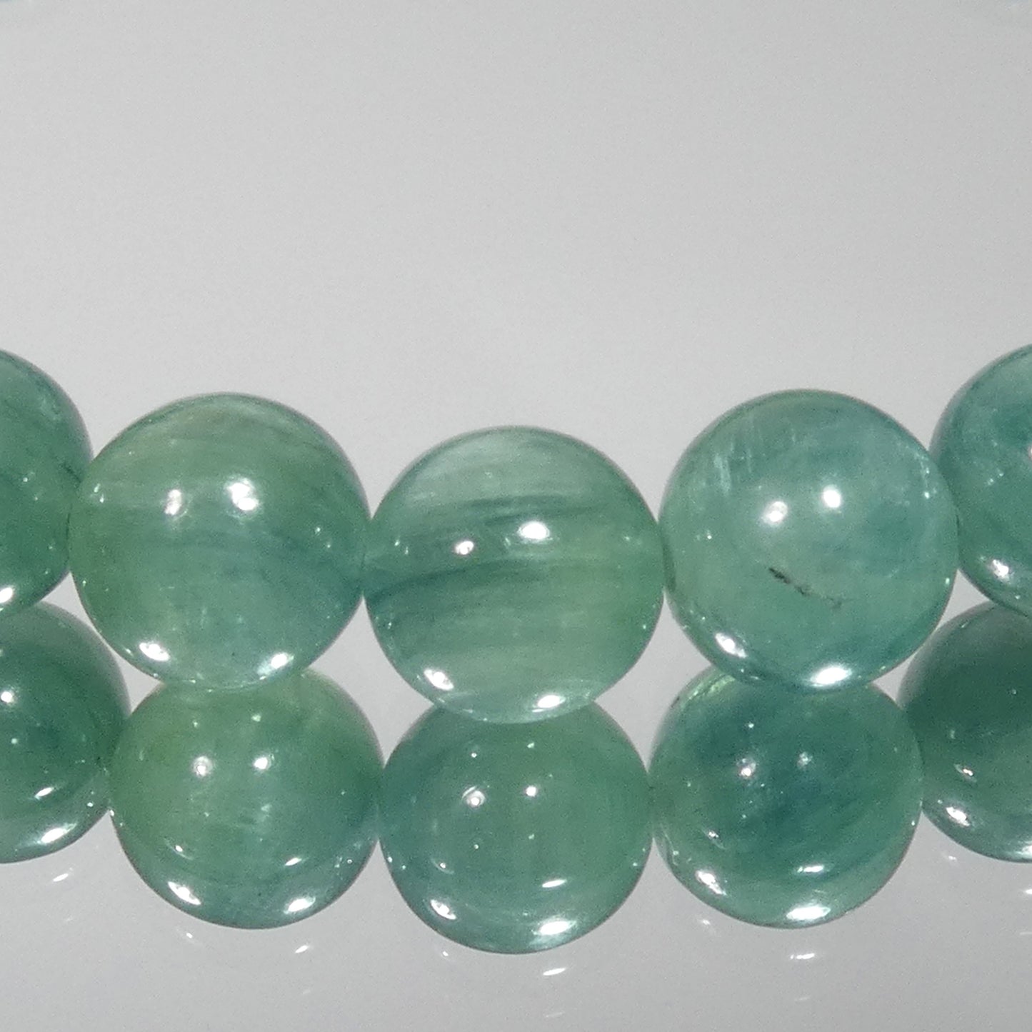 グリーンカイヤナイト ブレスレット 4A 内周15.5㎝ 直径約7.8mm【B0158】