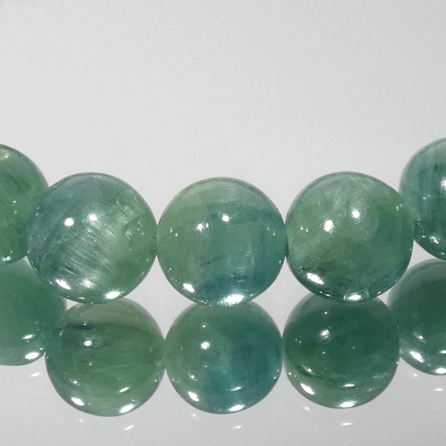 グリーンカイヤナイト ブレスレット 3A 内周15.5㎝ 直径約7.8mm【B0292】