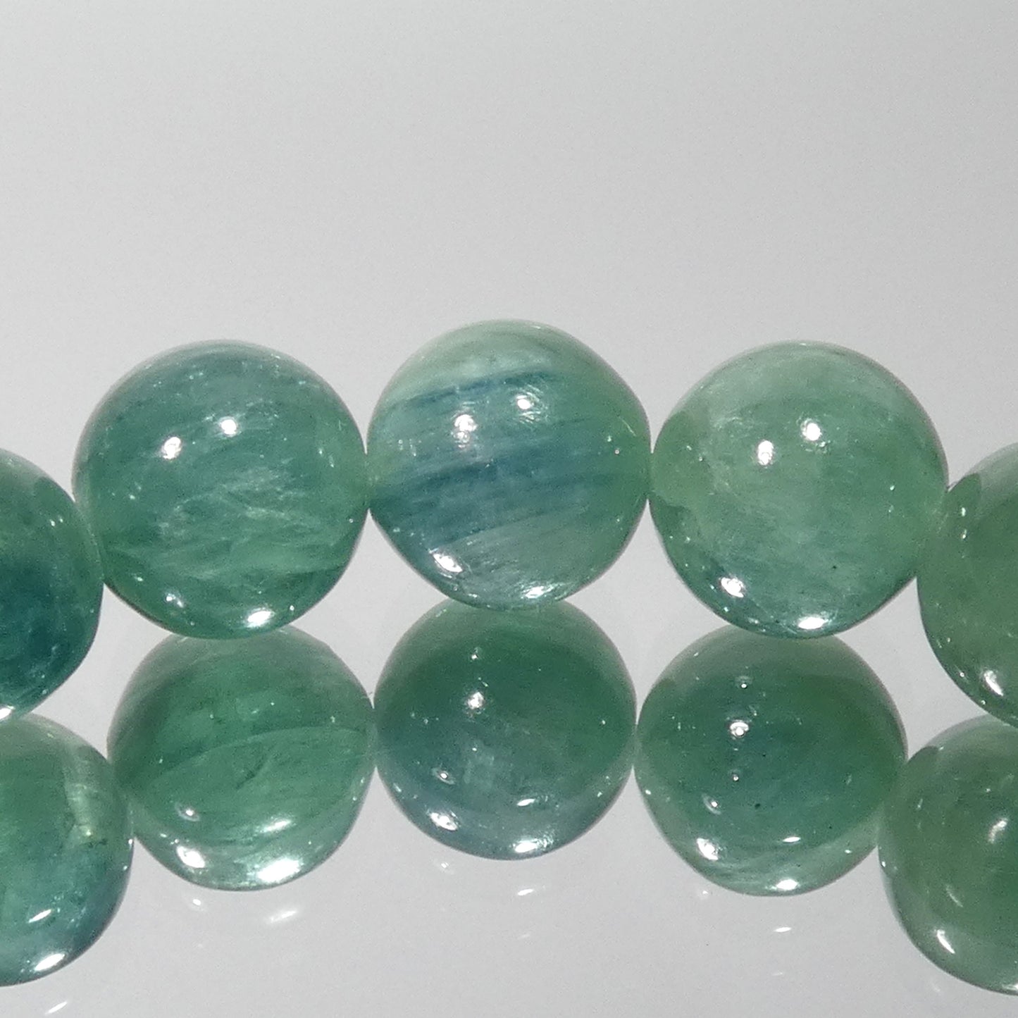 グリーンカイヤナイト ブレスレット 3A 内周15.5㎝ 直径約7.8mm【B0292】