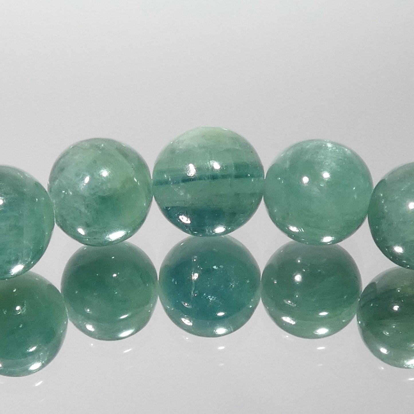 グリーンカイヤナイト ブレスレット 3A 内周15.5㎝ 直径約7.8mm【B0292】