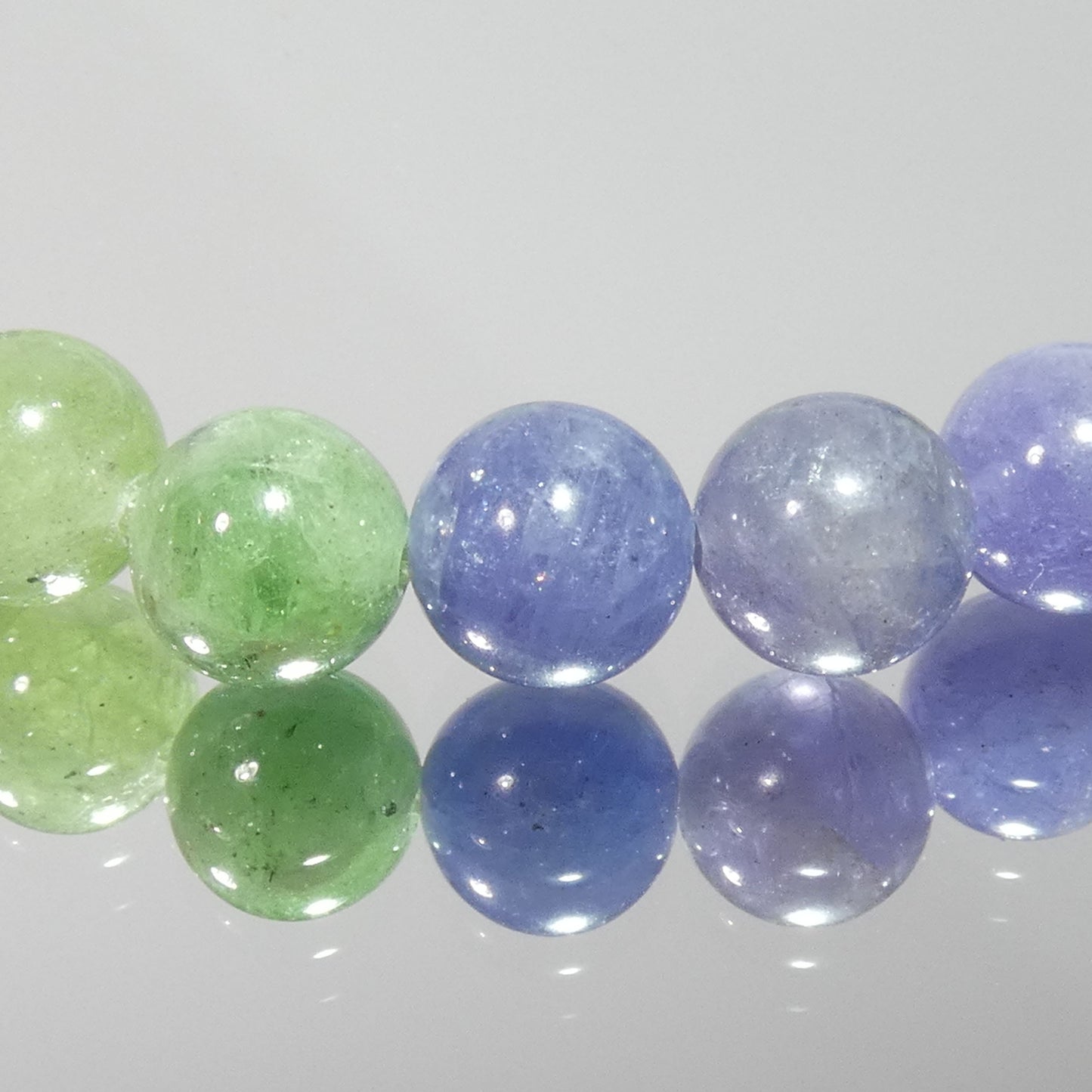 ツァボライト タンザナイト共生 ブレスレット 4A 内周15.5㎝ 直径約7mm【B0184】
