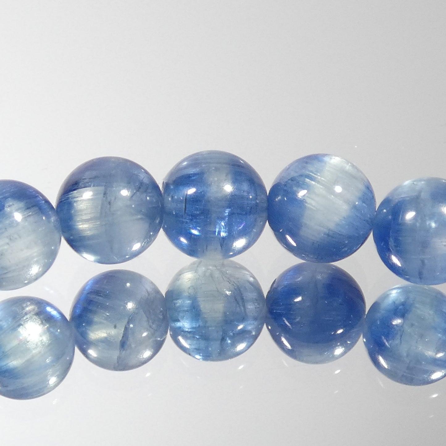 カイヤナイトインクォーツ ブレスレット タンザニア産 5A 内周16㎝ 直径約6.8mm【B0171】