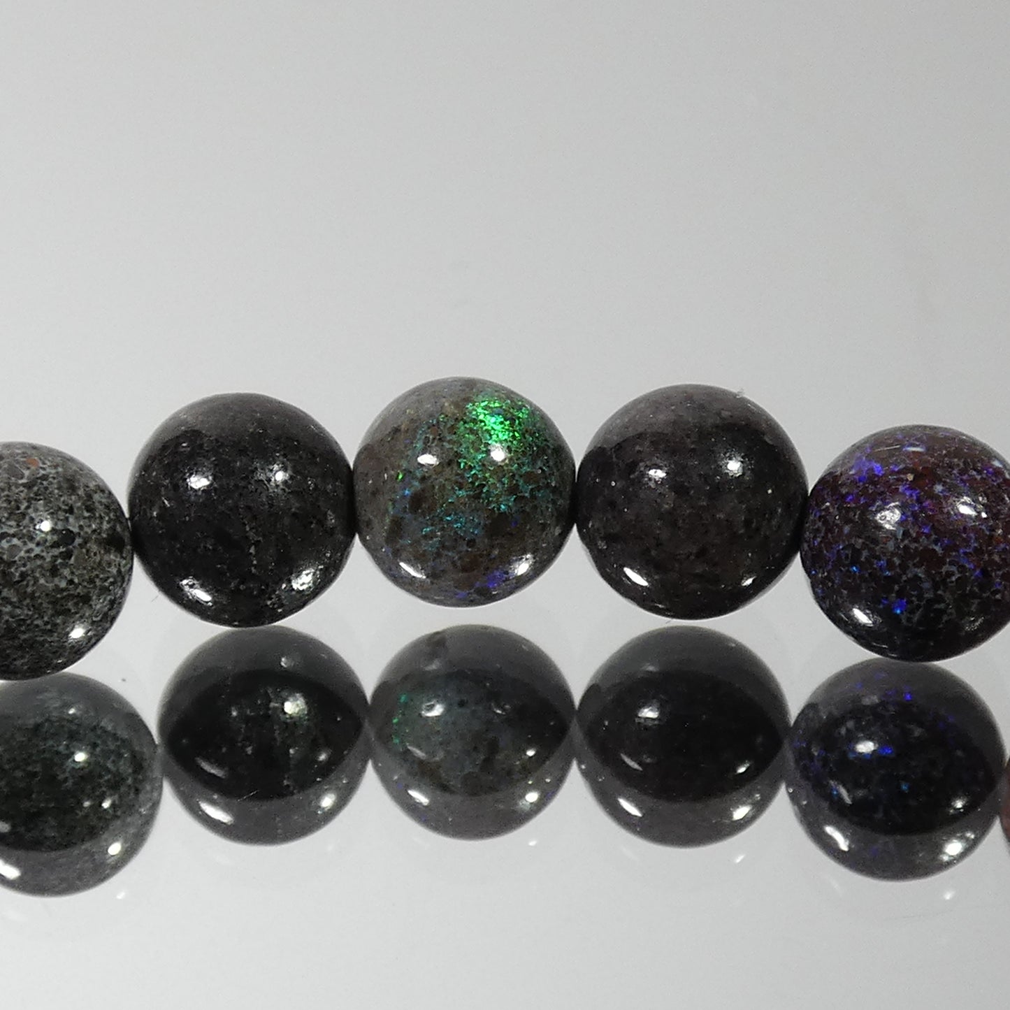 ブラックオパール ブレスレット オーストラリア産 4A 内周15.5㎝ 直径約6.4mm【B0536】