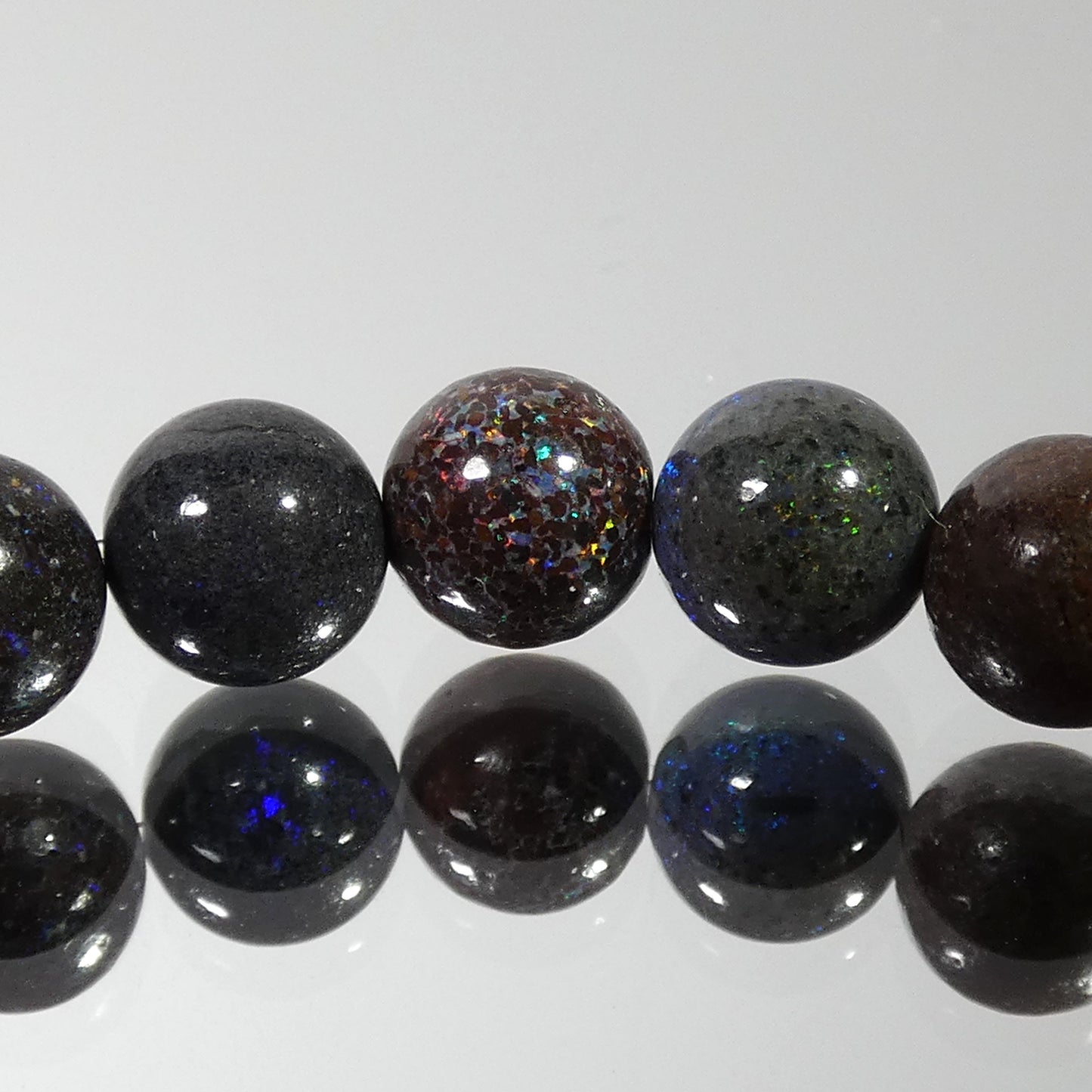 ブラックオパール ブレスレット オーストラリア産 4A 内周15.5㎝ 直径約6.4mm【B0536】