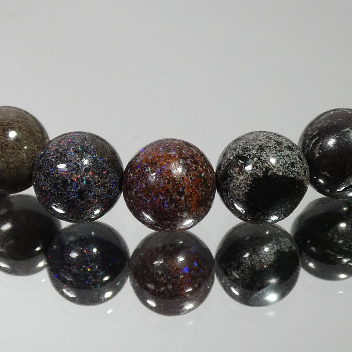 ブラックオパール ブレスレット オーストラリア産 4A 内周16㎝ 直径約6.8mm【B0535】