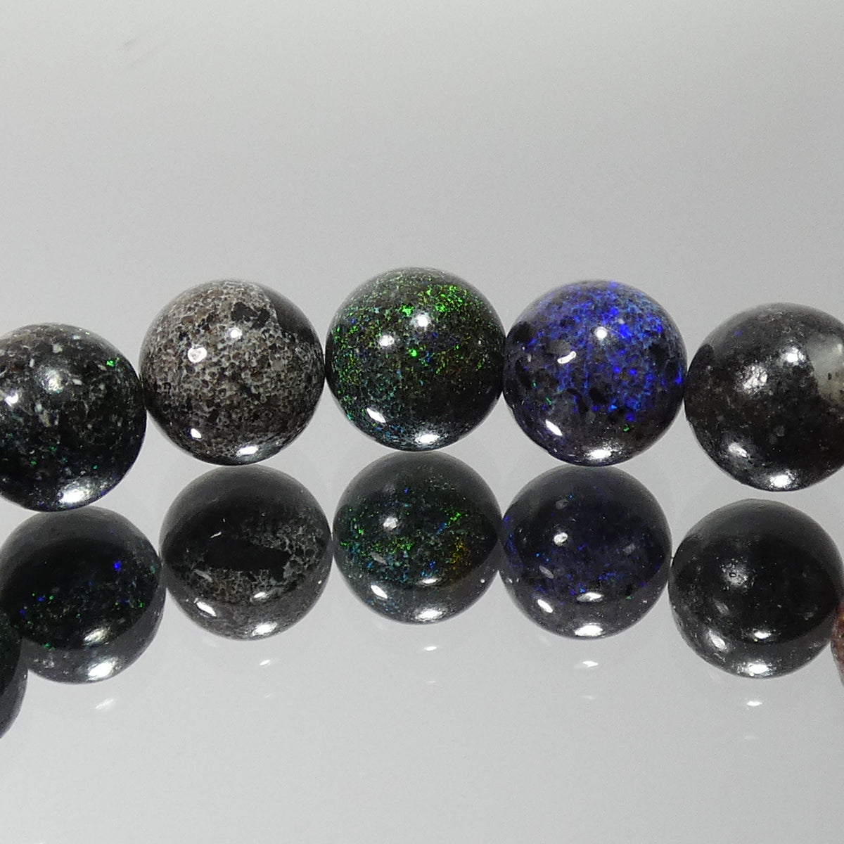 ブラックオパール ブレスレット オーストラリア産 4A 内周16㎝ 直径約6.8mm【B0535】